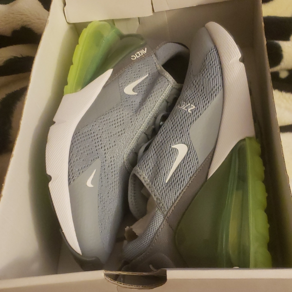 Brand new nike 270